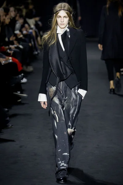 Look 8